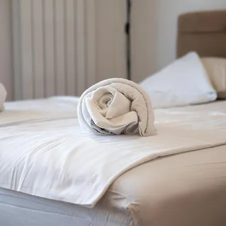 Planet Royal & Apartment